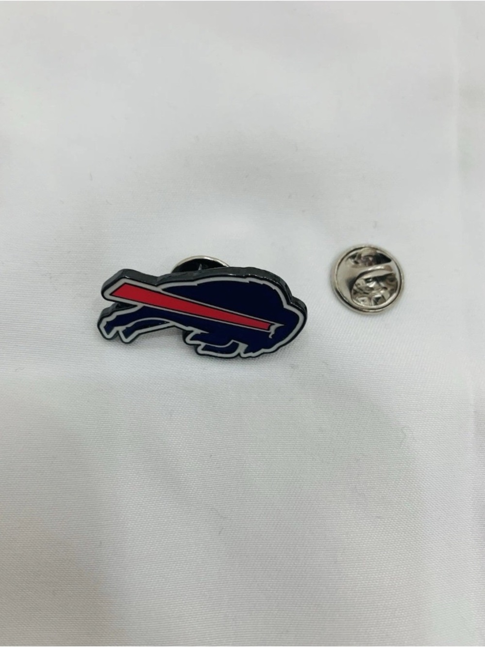 Buffalo Bills NFL Enamel Pin – Football Collectible Lapel Hat Backpack Accessory